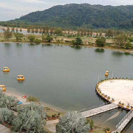Glossy Marina Homestays Lumut Buitenkant foto