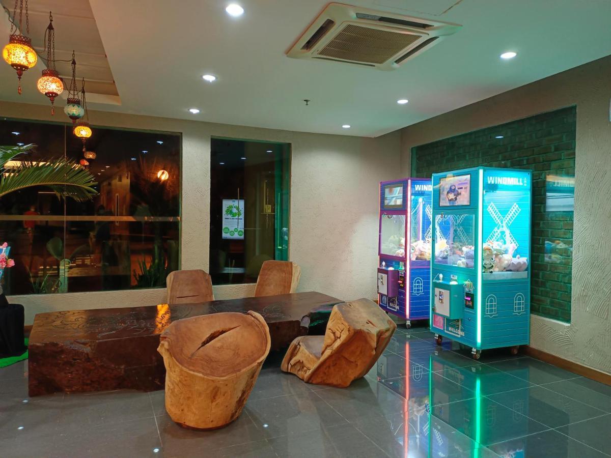 Glossy Marina Homestays Lumut Buitenkant foto