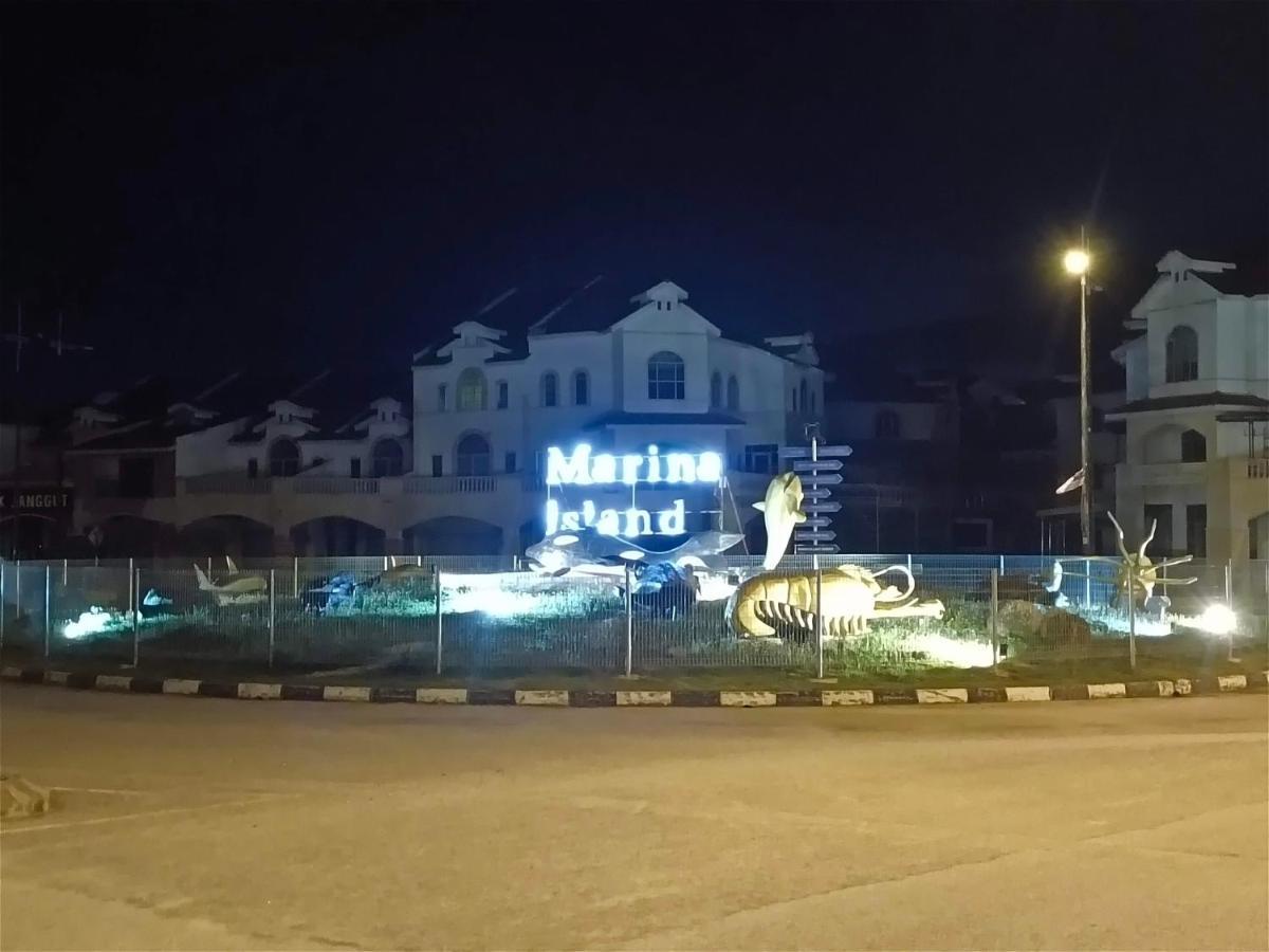 Glossy Marina Homestays Lumut Buitenkant foto
